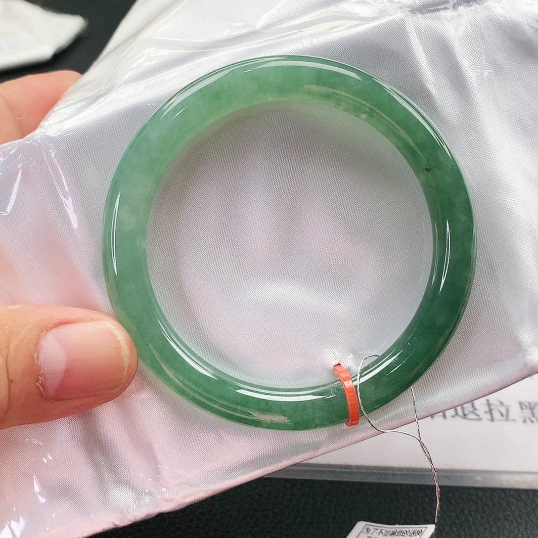 翡翠手镯未镶嵌天然翡翠手镯