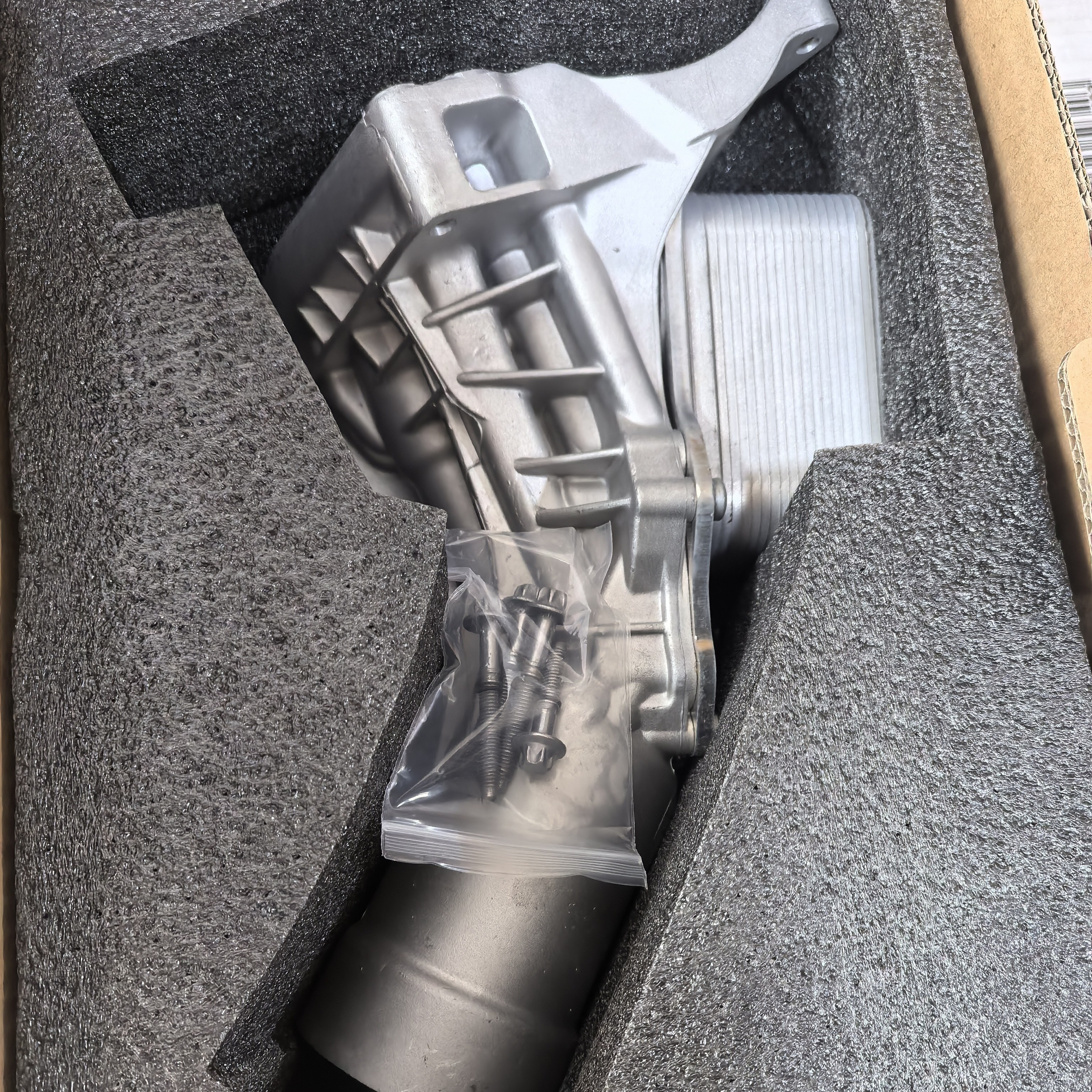 宝马B48铝合金材质机油座总成，马勒品牌