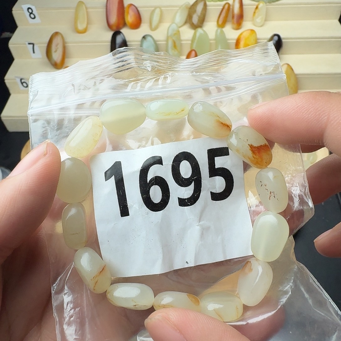 和田玉未镶嵌手串