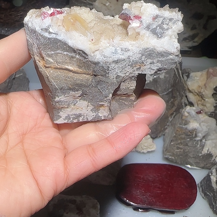 *****天然辰砂天然朱砂原石毛料