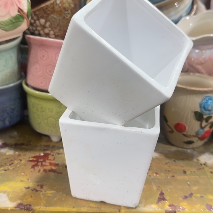 凑9块包邮，有孔，陶瓷花盆