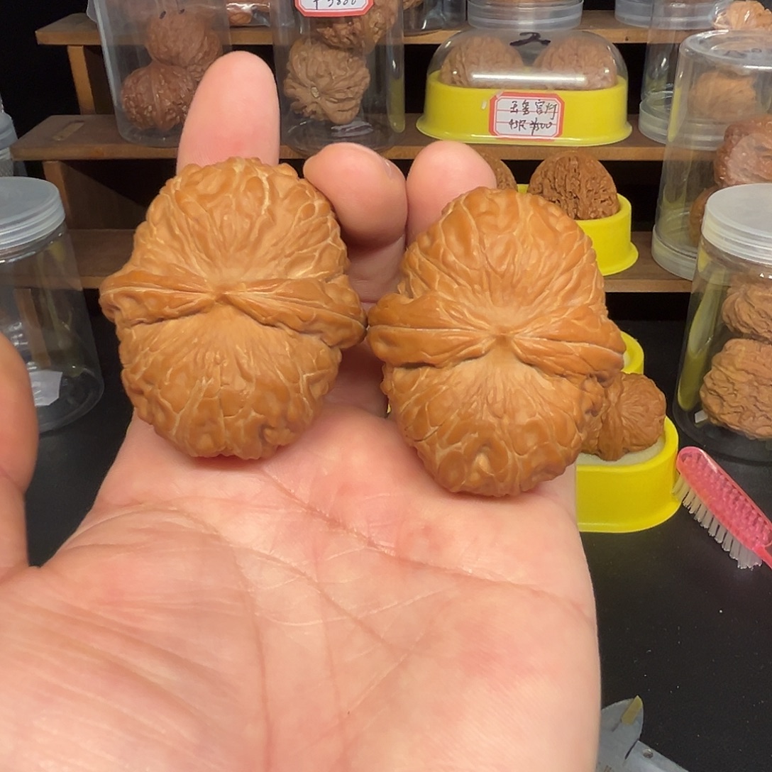 未***、文玩核桃吊坠元宝尺48