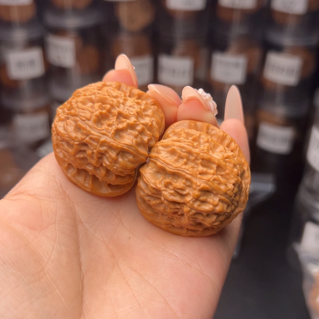 文玩核桃吊坠窦*生三角白