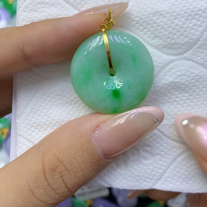 颈饰18K金镶嵌翡翠