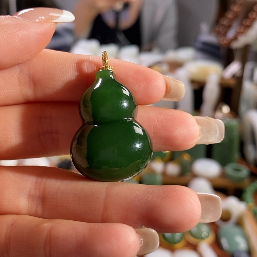 【闪购商品】吊坠(赠链)18K金镶嵌和田玉
