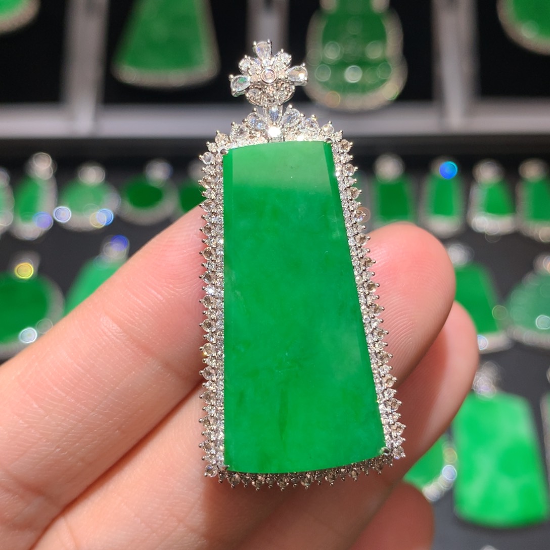 翡翠颈饰18K金镶嵌翡翠