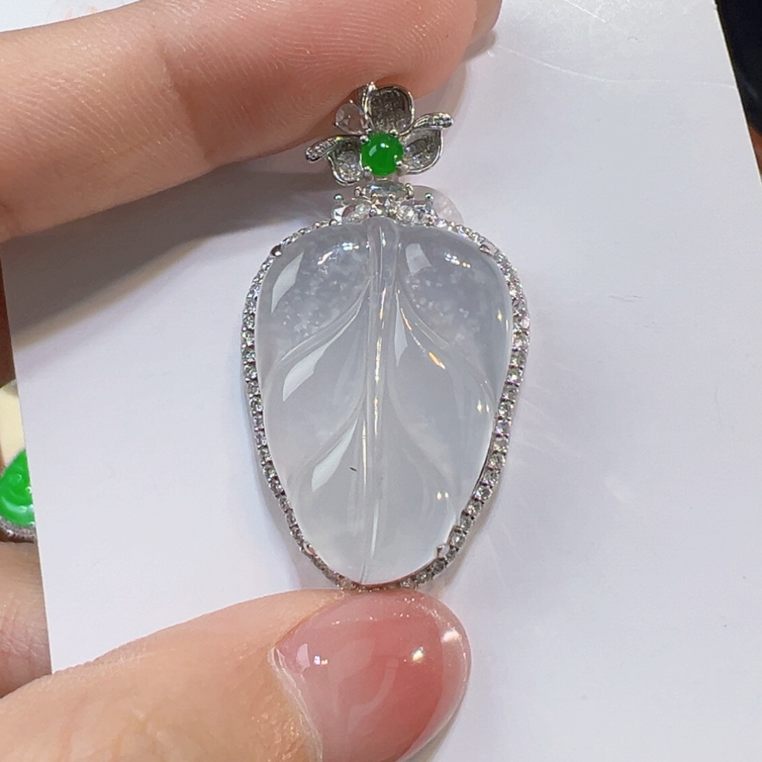 翡翠18K金镶嵌颈饰叶子