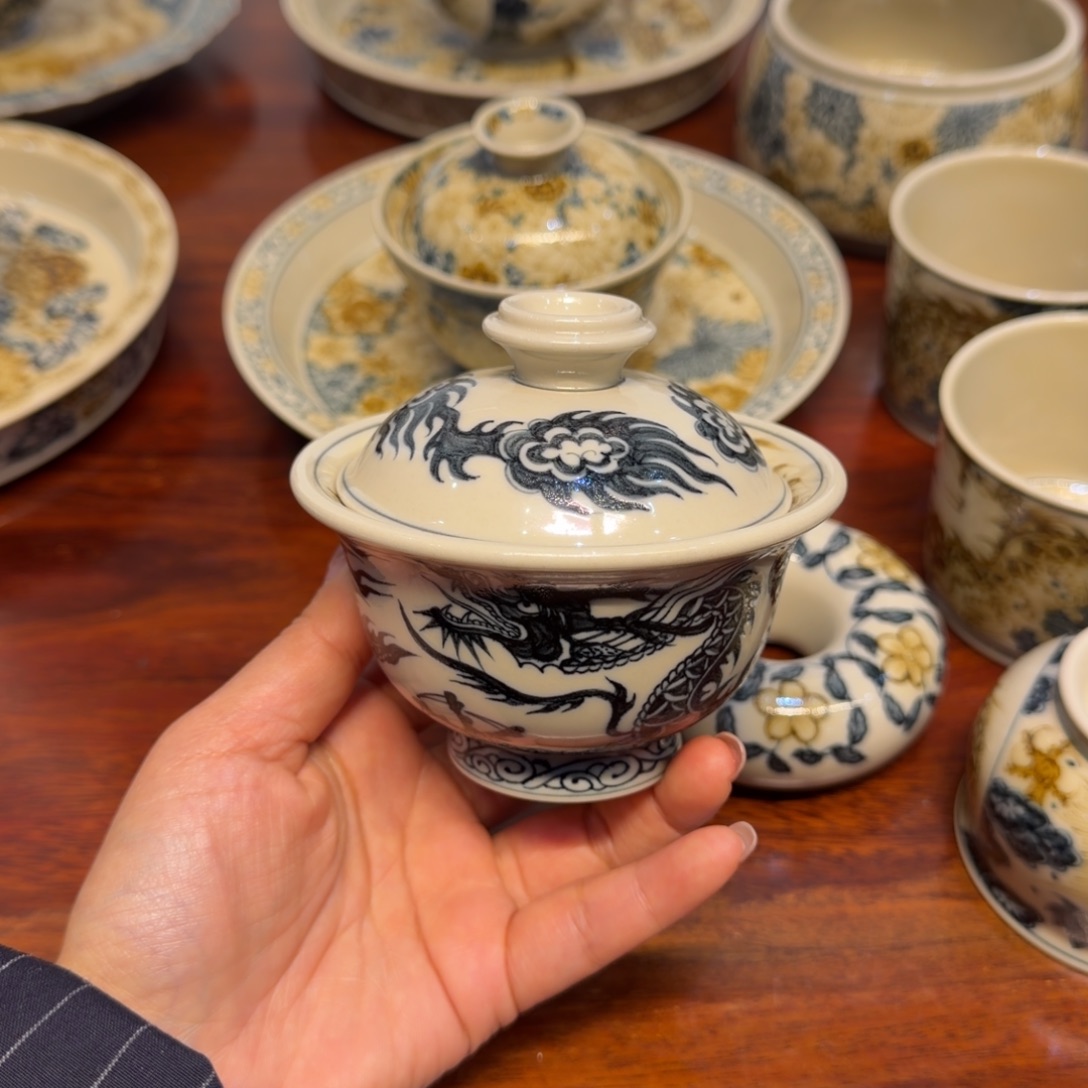 二号釉里金双龙盖碗