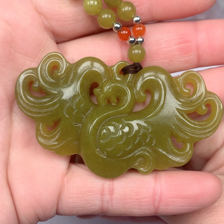 岫玉颈饰未镶嵌马*