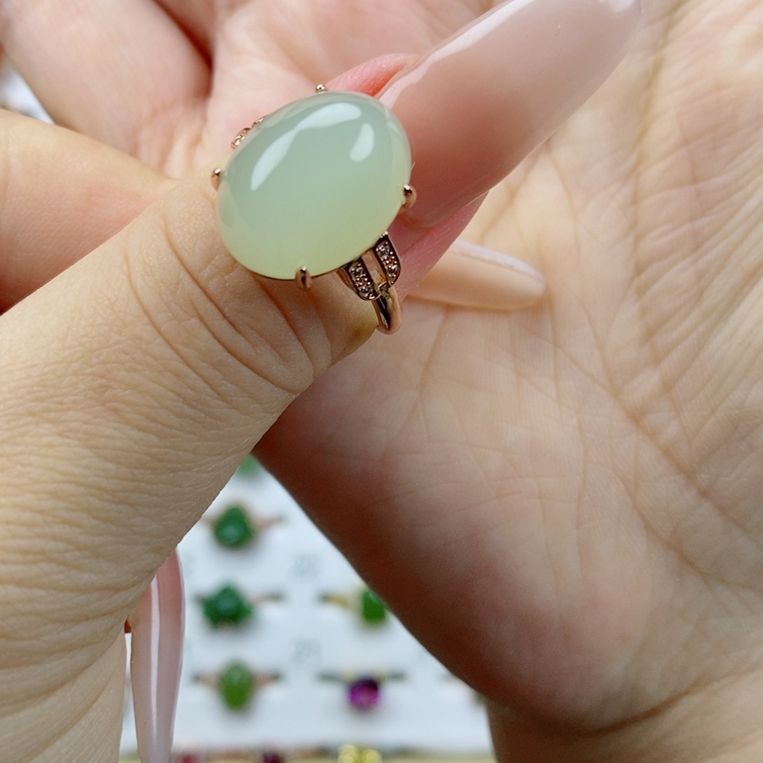 未镶嵌戒指和田玉