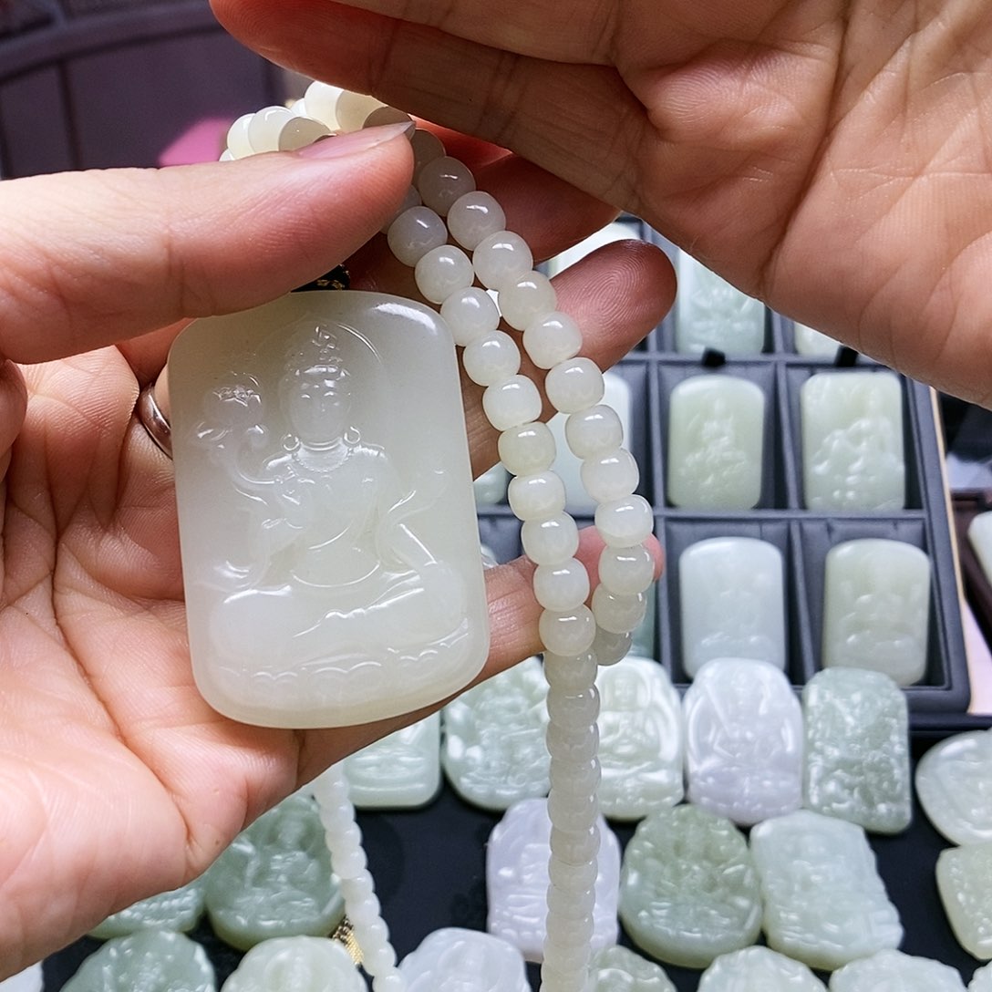 和田玉颈饰未镶嵌阿*