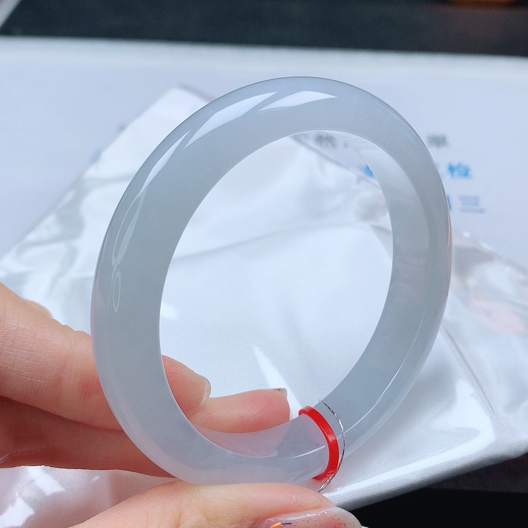 翡翠手镯未镶嵌57圈