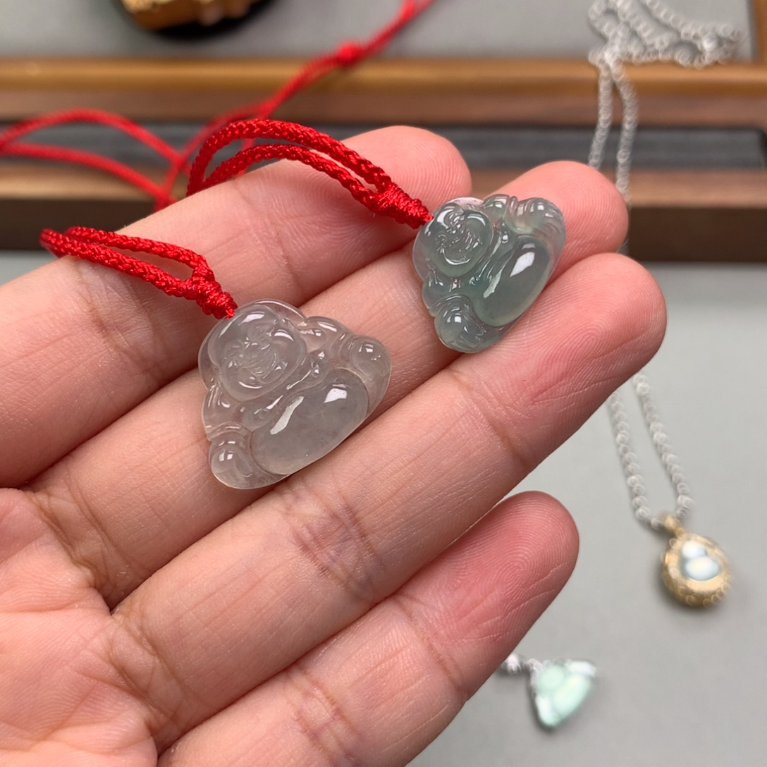 翡翠未镶嵌颈饰佛公