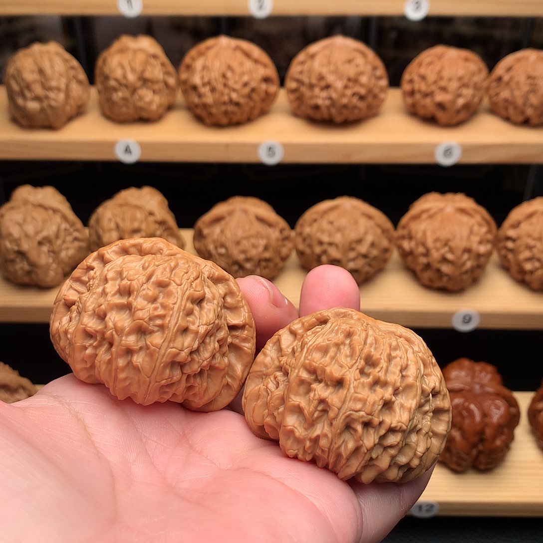 文玩核桃吊坠410号白狮子45