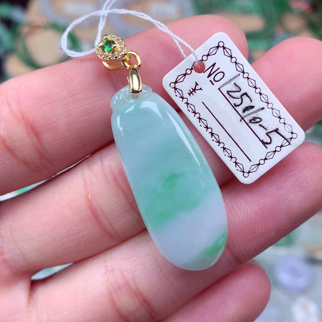 翡翠颈饰未镶嵌翡翠吊坠