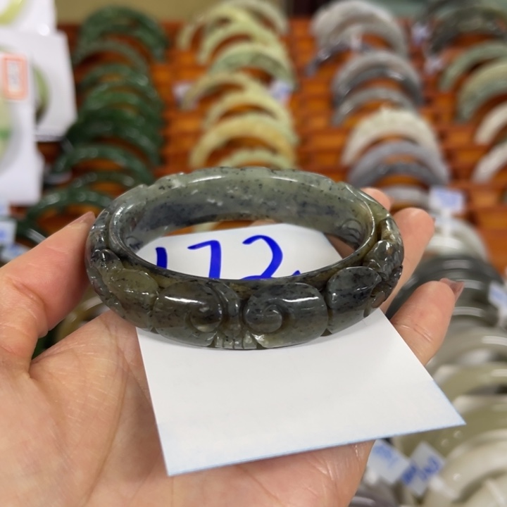 和田玉未镶嵌手镯