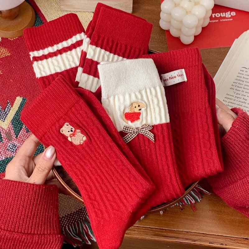 红袜子女本命年袜子中筒棉袜ins潮刺绣小熊布标新年麻花大红袜潮