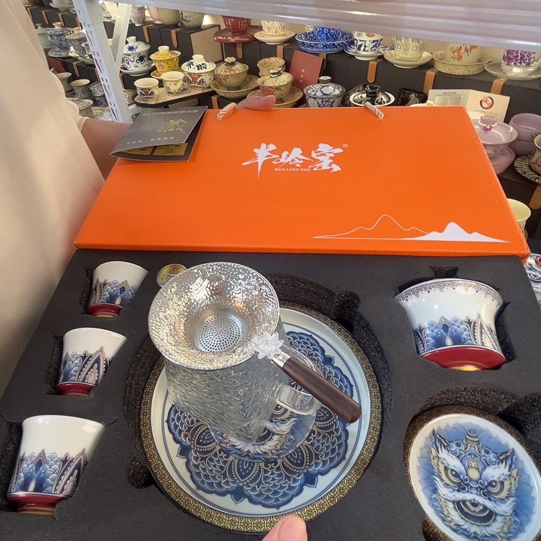 这些盖碗很漂亮！！！