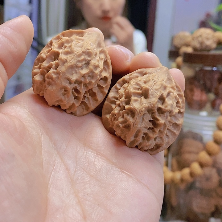 【闪购商品】文玩核桃把件36白蛇谷油