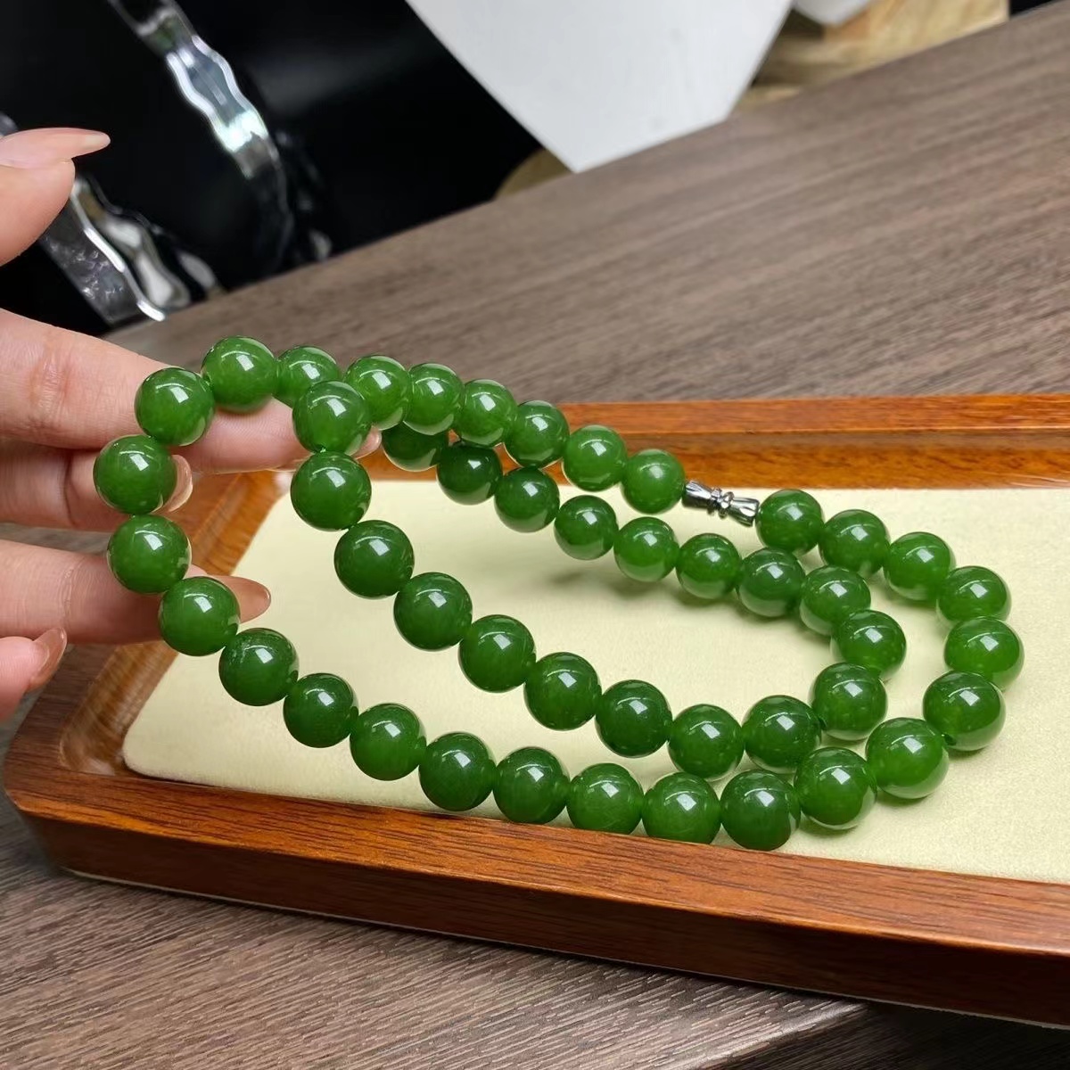 乌兰海菠菜绿10mm妈妈链-096