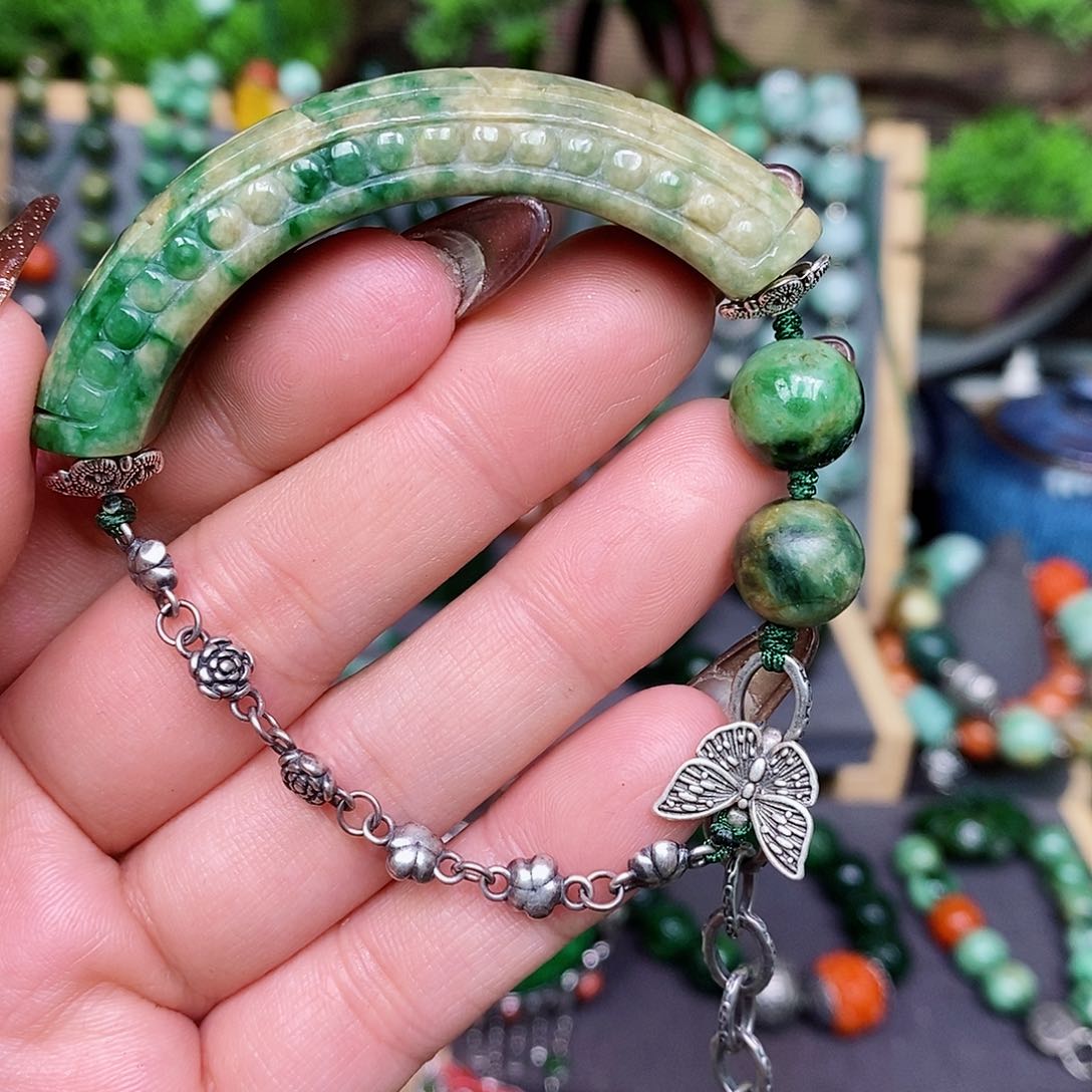 翡翠手链未镶嵌漂亮美眉