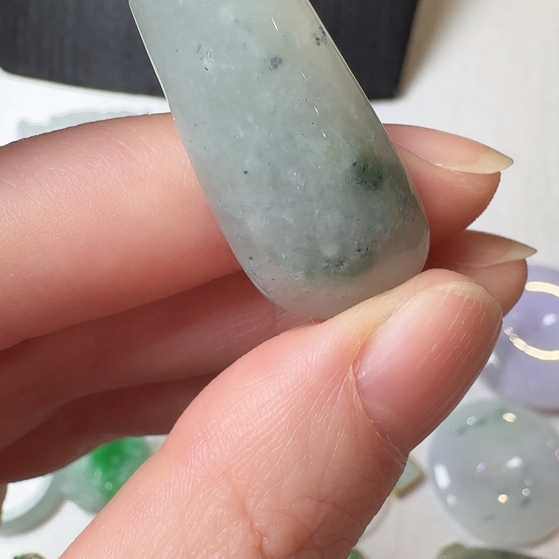 翡翠未镶嵌颈饰福瓜