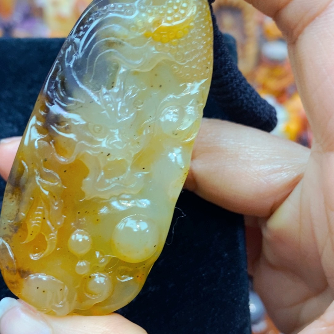 未镶嵌石英质玉（黄龙玉）颈饰