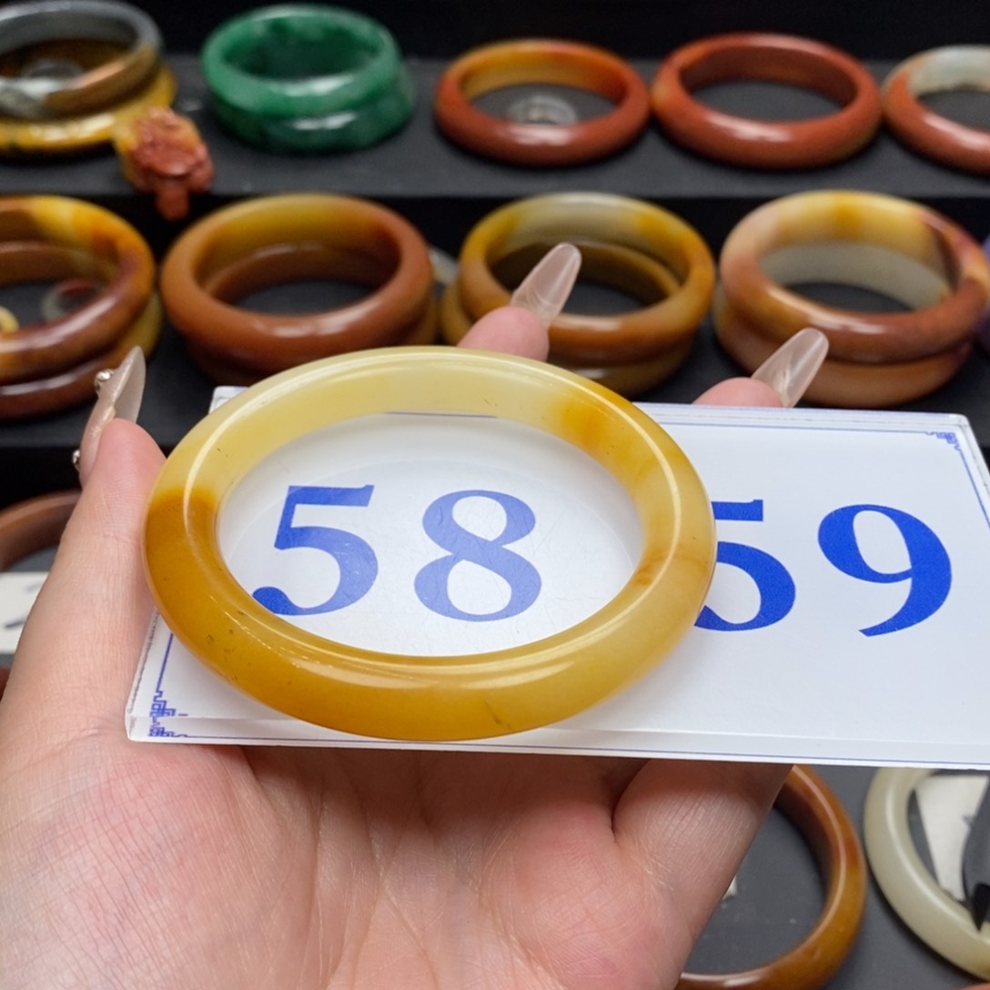 石英质玉（黄龙玉）手镯未镶嵌