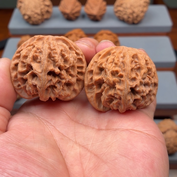 奥***.文玩核桃吊坠苹果园狮子头