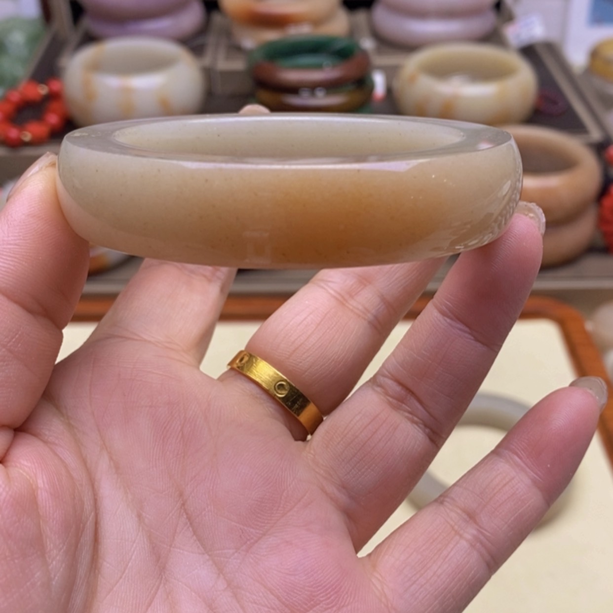 【闪购商品】石英质玉手镯未镶嵌