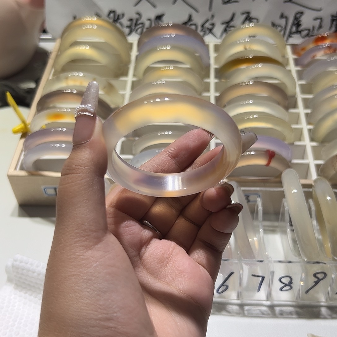 玛瑙/玉髓手镯未镶嵌