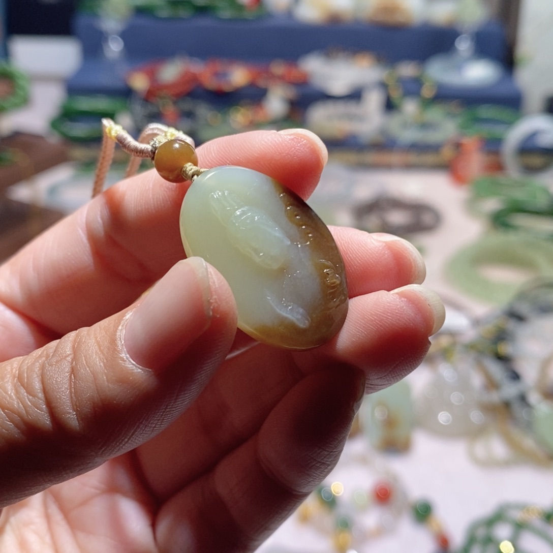 和田玉未镶嵌颈饰