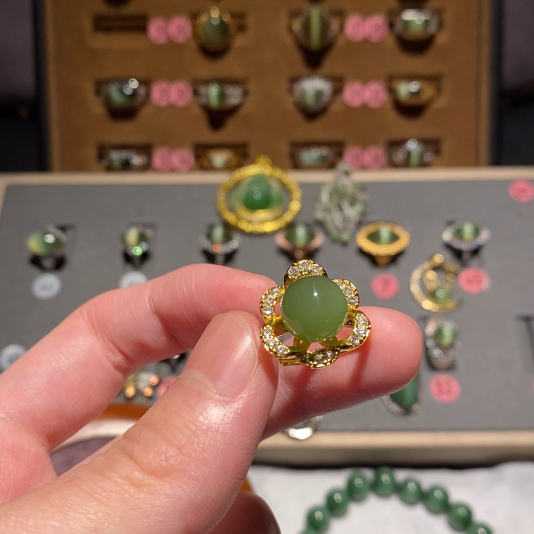 和田玉未镶嵌戒指