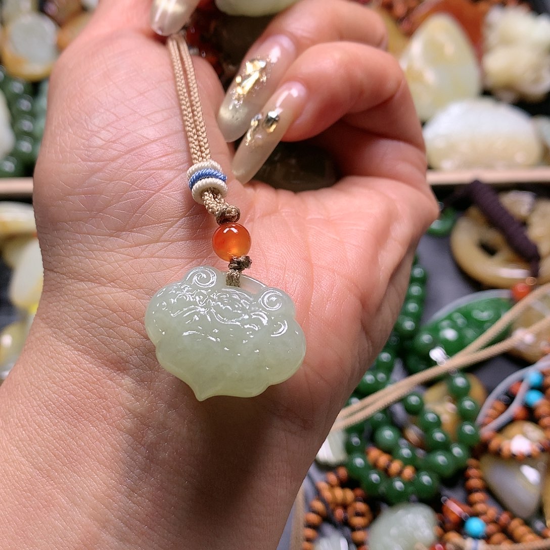 和田玉吊坠未镶嵌Z**