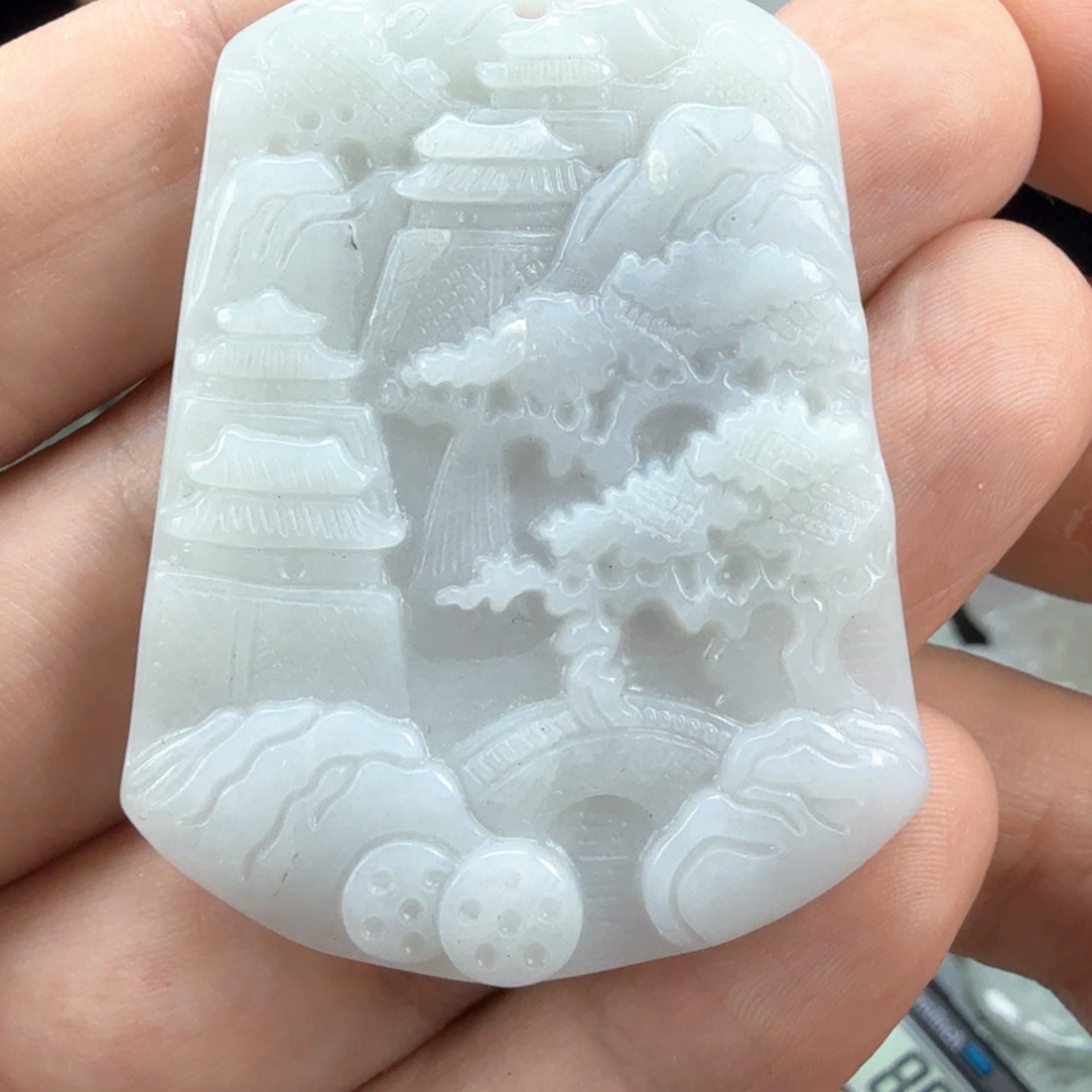 翡翠挂件未镶嵌翡翠