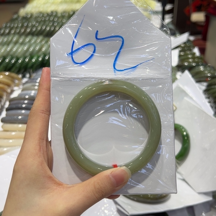 和田玉（糖玉）手镯未镶嵌吃**宝