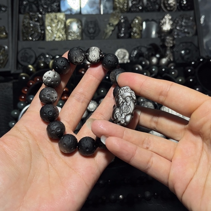 莫***生黑曜岩未镶嵌珠宝奇石