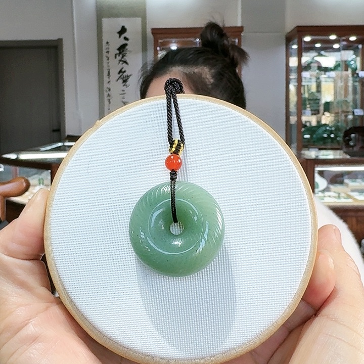 密玉（石英质玉）颈饰合金