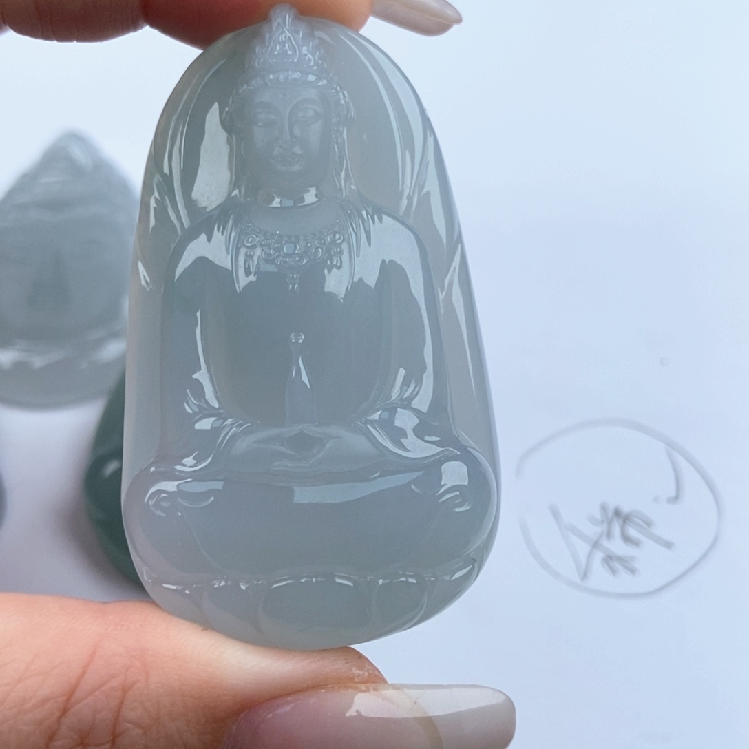 翡翠挂件未镶嵌名***啊