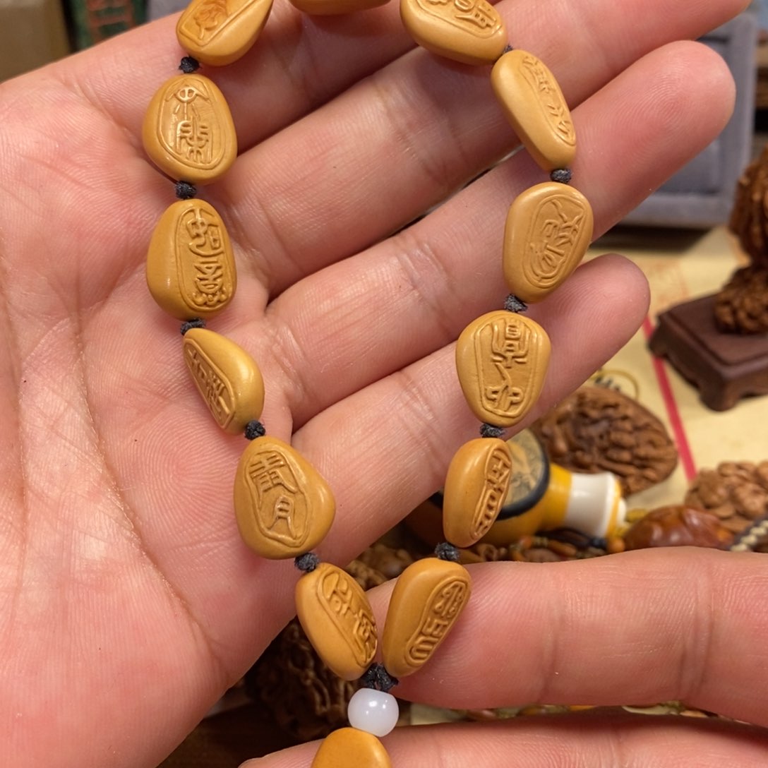 潍坊核雕桃核雕刻松子串