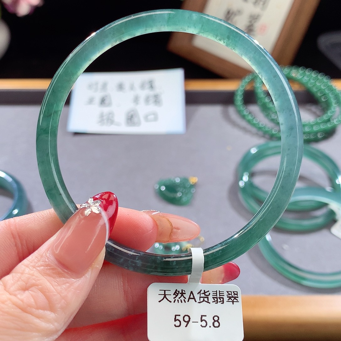 翡翠手镯（圆镯）未镶嵌