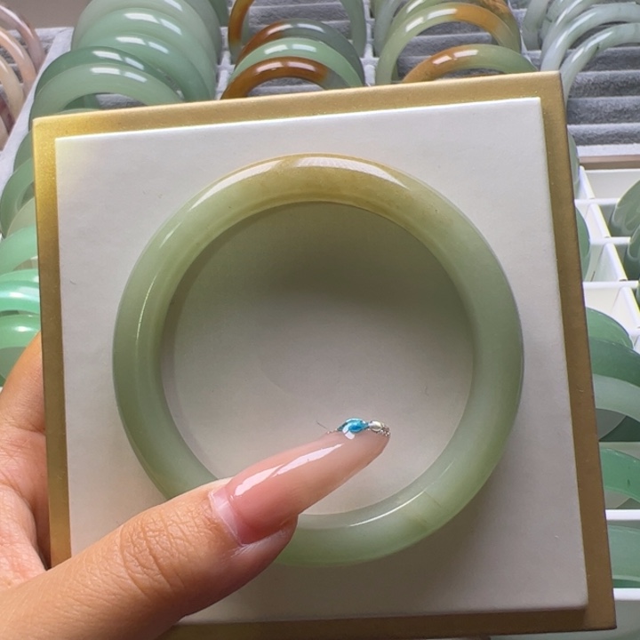 东陵石未镶嵌手镯55.9圈口 宽10.7