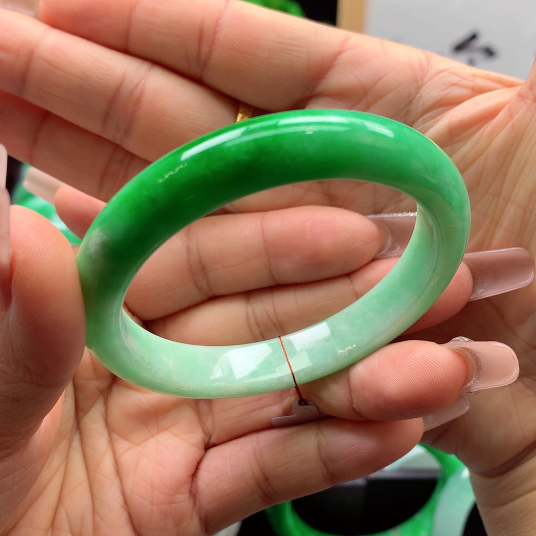 未镶嵌手镯翡翠。****e缅甸