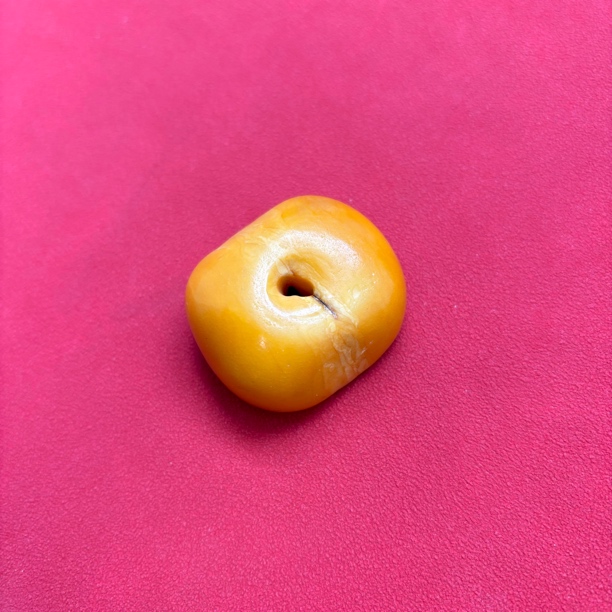 蜜蜡饼子年份满风化手盘包浆 尺寸40x35 高约21.5mm 克重约20g