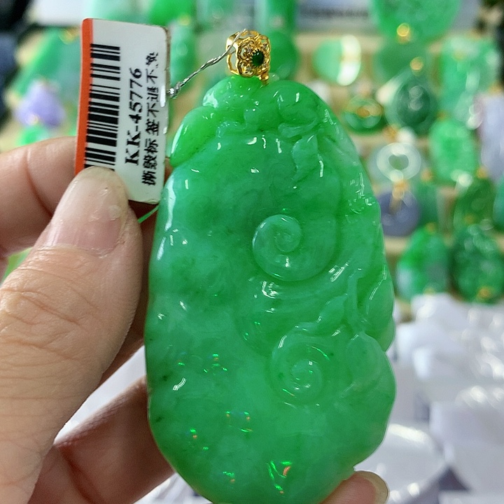 翡翠颈饰18K金镶嵌挂件