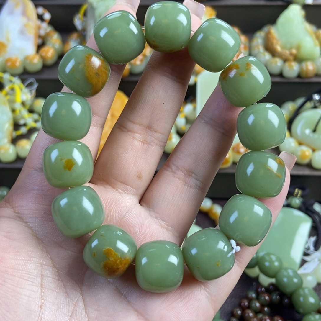 我***钱透闪石质玉未镶嵌手串