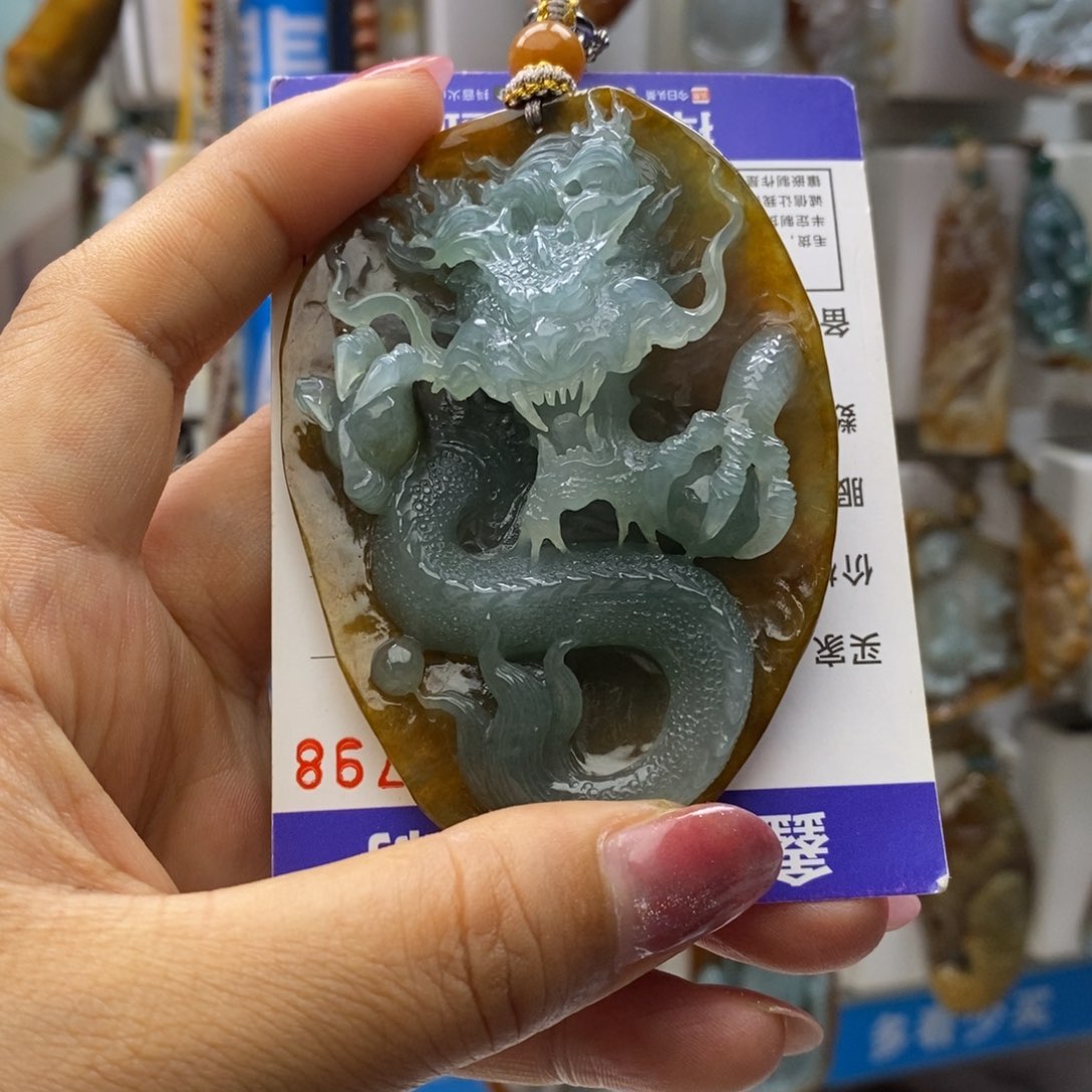 翡翠未镶嵌颈饰坎****生龙