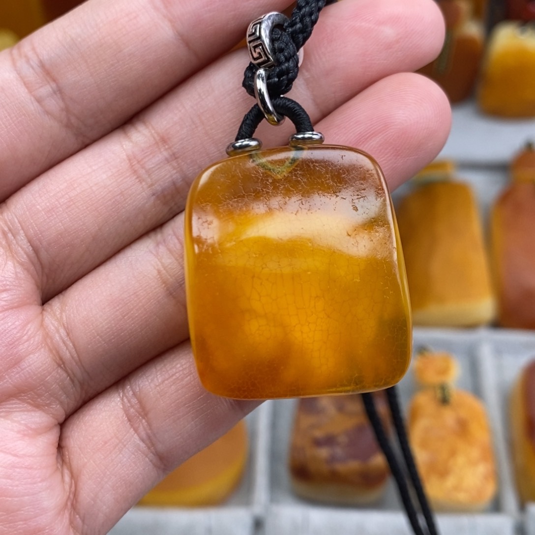 琥珀吊坠(赠链)未镶嵌