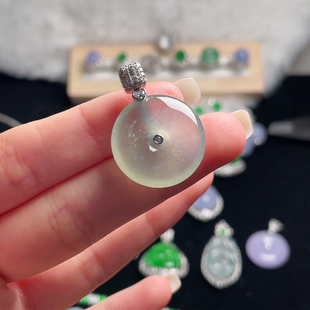 翡翠18K金镶嵌颈饰平安扣吊坠