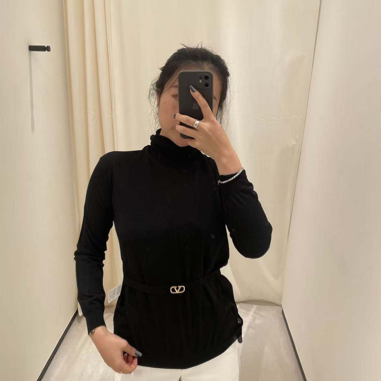 未使用 Valentino/华伦天奴 女款高领秋冬气质羊绒打底衫时尚黑色